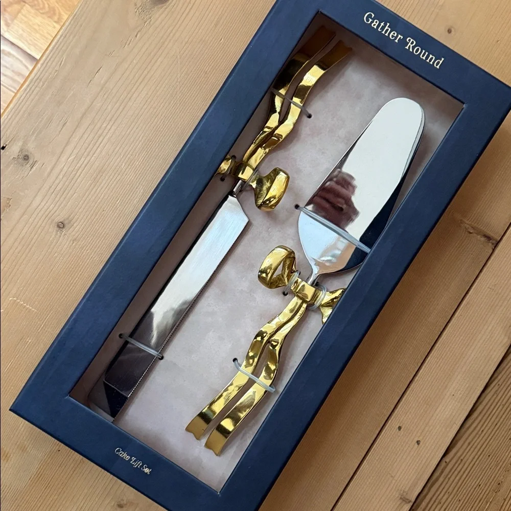 NWT 2 Pc Cake Serve Set by Anthropologie- Knife & Cake Lift w/ Bow Handles
